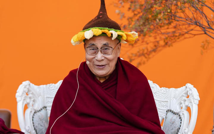 Sempat Sebut Wanita Penerusnya Harus Cantik, Dalai Lama Akhirnya Minta Maaf