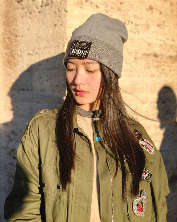 Super Swag Pakai Beanie dan Jaket Saat Liburan