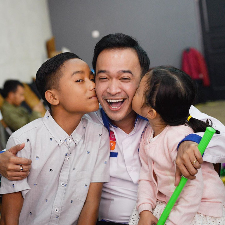 Diperlakukan Bak Anak Sendiri Oleh Ruben Onsu dan Sarwendah