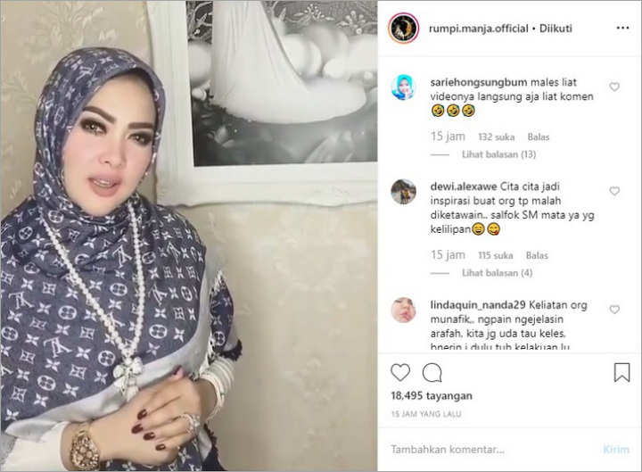 Syahrini Ceramah dengan Penampilan Cetar