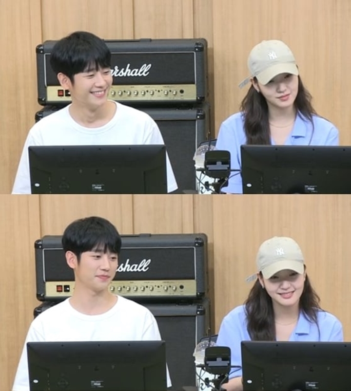 Kim Go Eun Bongkar Sifat Asli Jung Hae In