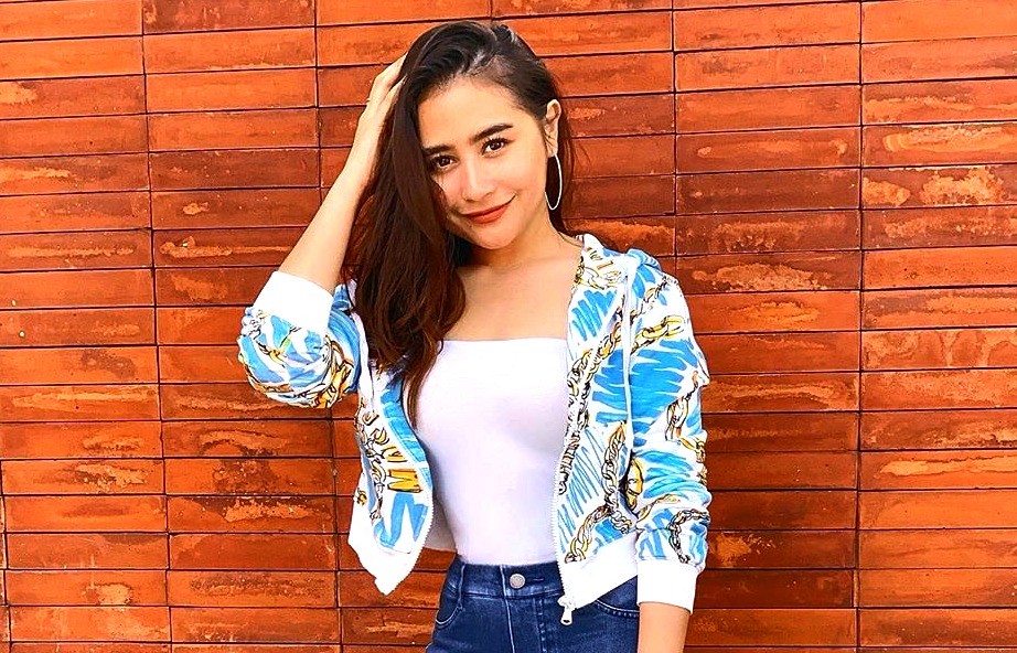 Prilly Latuconsina Pamer Selfie Saat Liburan di Bali, Wajah Makin Bule Bikin Netter Terpana