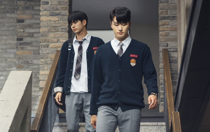 Kocaknya Ong Sung Woo dan Shin Seung Ho Bahas Soal Bau Keringat di Lokasi Syuting 'Moment at 18'