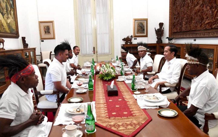 Fokus Pengembangan SDM, Jokowi Janjikan Sarjana Papua Diterima di BUMN