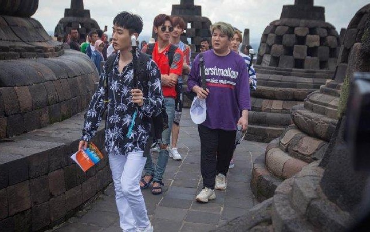 Member TVXQ dan SuJu Saling Merangkul Akrab di Poster 'Analog Trip in Indonesia'