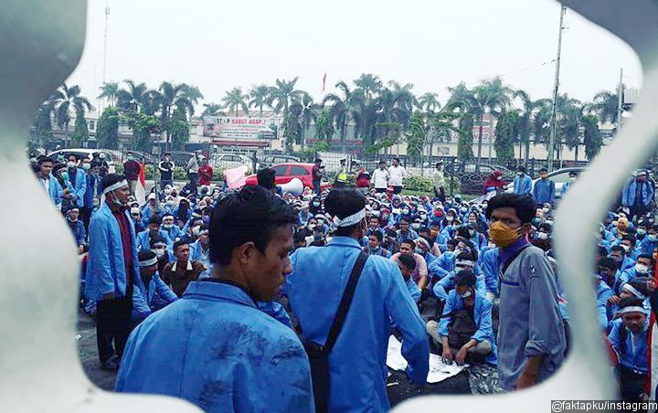 Ratusan Mahasiswa Gelar Demo Tuntut Gubernur Riau Mundur Terkait Karhutla