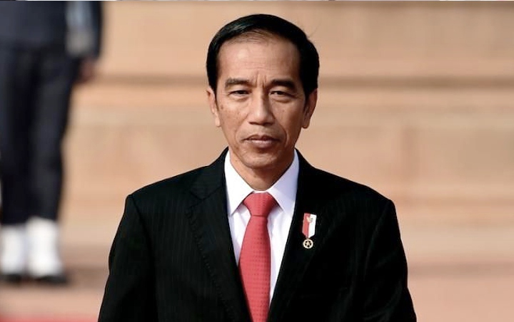 Jokowi Tuai Cibiran Usai 'Pamer' Penanganan Karhutla, Warganet Kompak Membela
