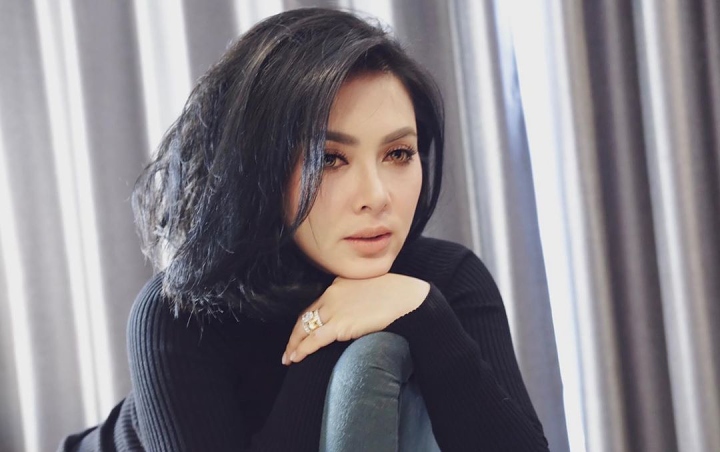 Syahrini Berambut Awut-Awutan 'Mistis', Wajah 'Lenyap' Saat Makan Steak Bikin Merinding