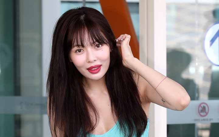 Aksi HyunA Pamer Celana Dalam Jadi Kontroversi, Netizen Ngotot Sebut Bukan Penyanyi