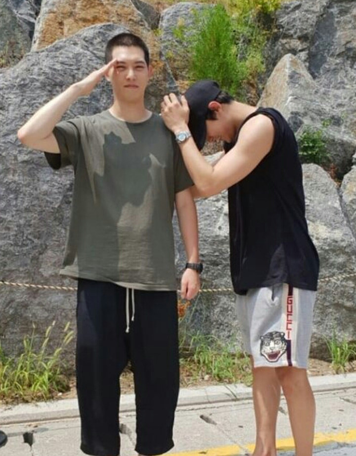 Chanyeol EXO Kembali Jadi Sasaran Hujatan Gara-Gara Foto Lawas Saat Antar Lee Jong Hyun Wamil