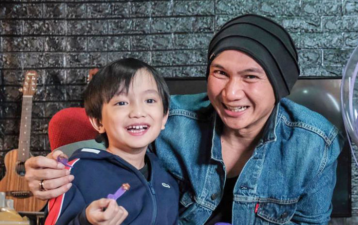 Anji Rayakan Ulang Tahun Bareng Saga, Momen Tiup Lilin Bersama Bikin Haru