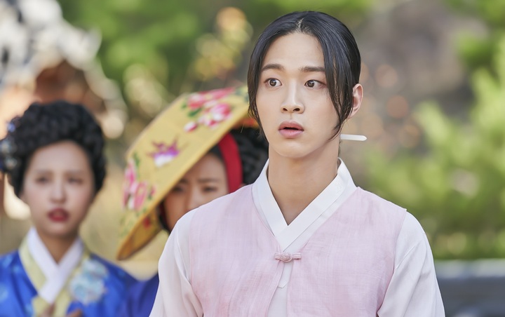 Cantik Jadi Cewek, Bahu Kekar Jang Dong Yoon Curi Fokus di Lokasi 'The Tale of Nokdu'