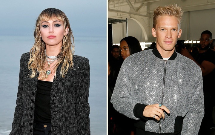 Miley Cyrus Masuk Rumah Sakit, Cody Simpson Beri Kejutan Super Manis Ini
