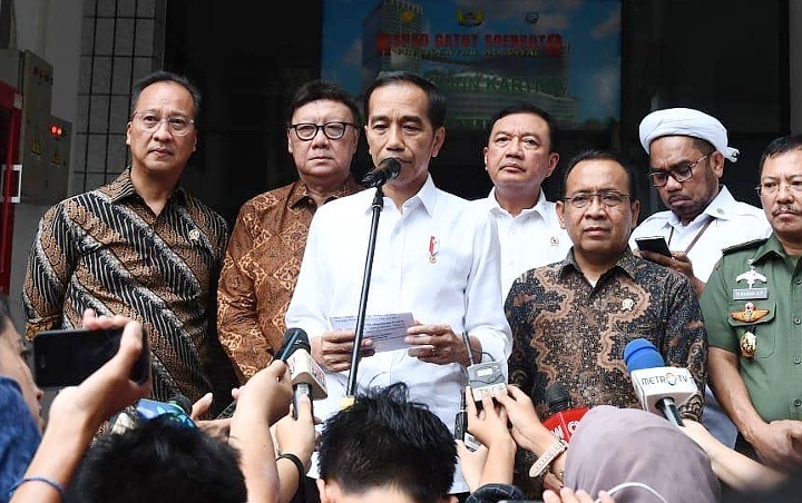 Kondisi Membaik, Jokowi Sebut Wiranto Minta Segera Dipulangkan