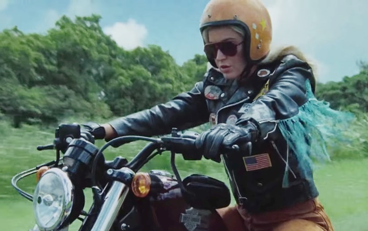 Katy Perry Tampil Sangar Bak Geng Motor di MV 'Harleys in Hawaii'