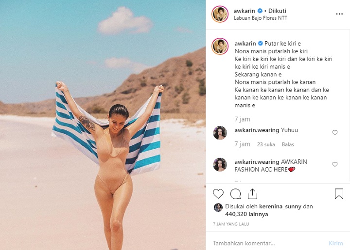 Karin Pakai Bikini
