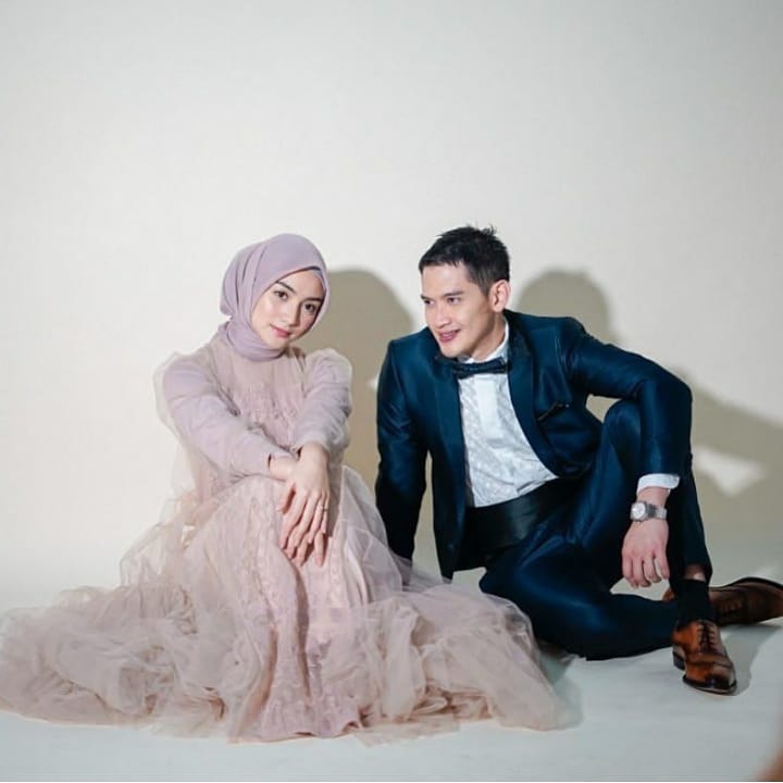 Bikin Heboh Pose Serasi Bak Pengantin