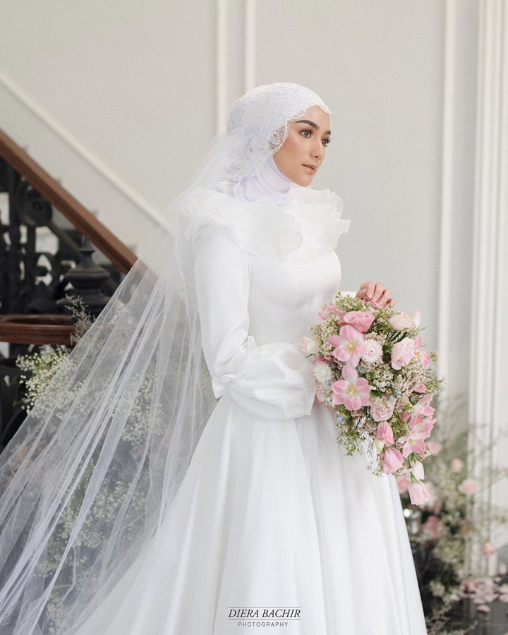 Citra Kirana Cantik Pakai Gaun Pengantin Putih