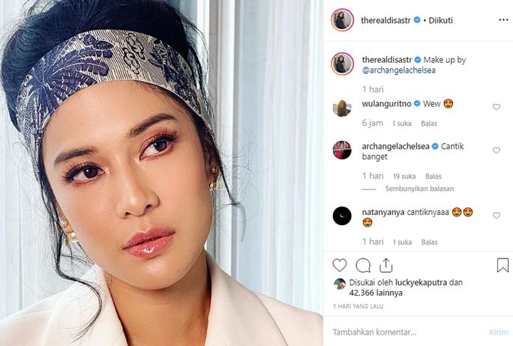Dian Sastro Cantik Pakai Bandana