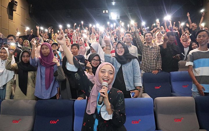 Perdana Main Film, Chiki Fawzi Penuh Semangat Ikut Maraton Gala Premiere '99 Nama Cinta'