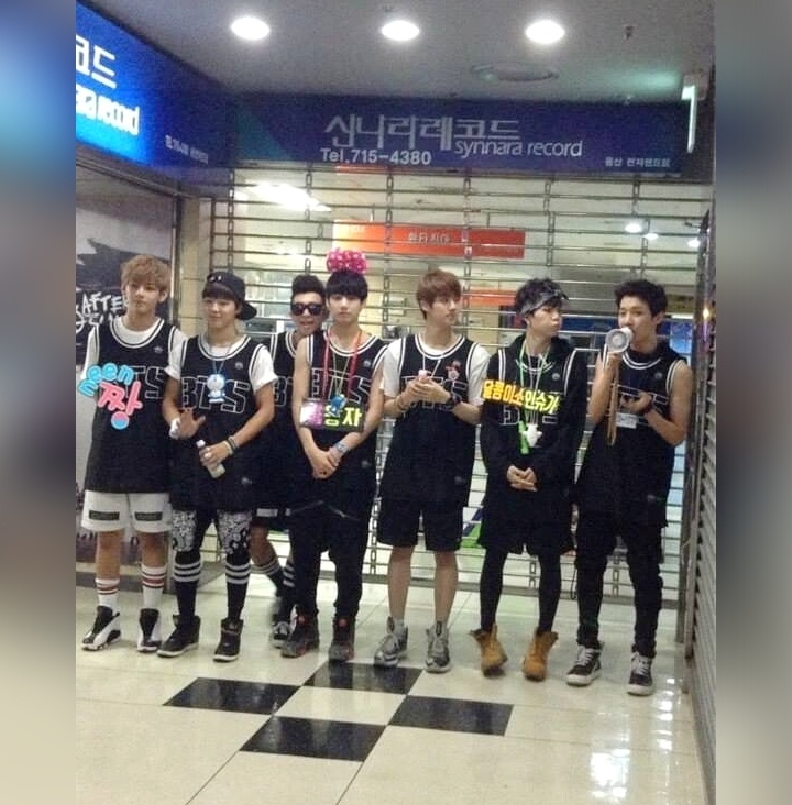 Tur \'Love Yourself\' Cetar, Beredar Foto Jumpa Fans Pertama BTS Cuma Dihadiri 32 Orang