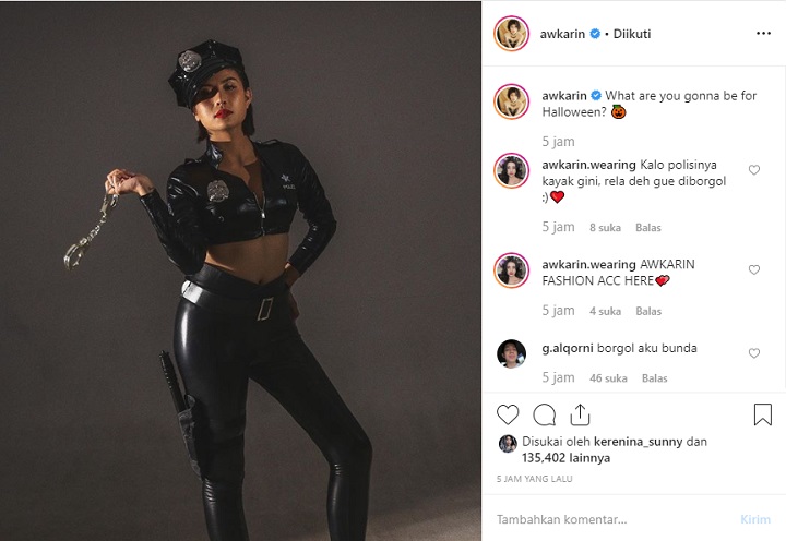 Karin Novilda Seksi Jadi polisi Saat Halloween