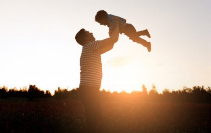 Rayakan Hari Ayah Nasional, Intip Deretan Status Kocak Ayah Kekinian Ini