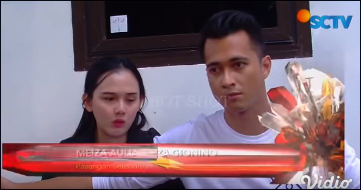 Istri Eza Gionino Nangis