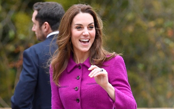 Sikap Norak Kate Middleton Saat Naik Kendaraan Umum Jadi Sorotan