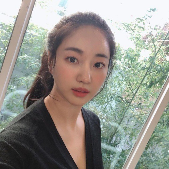 Sudah 41 Tahun, Kim Sarang Dipuji Cantik Bersinar Bak Remaja Tuai Komentar Julid
