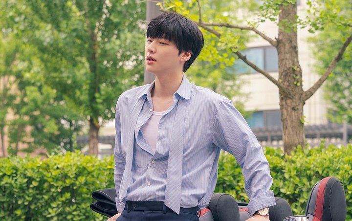 Ahn Jae Hyun Balik Jadi Anak SMA di 'Love With Flaws', Seunyu Apa?