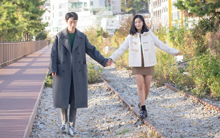 Adegan Romantis Kim Hye Yoon dan Lee Jae Wook di 'Extraordinary You' Ini Bikin Fans Meradang