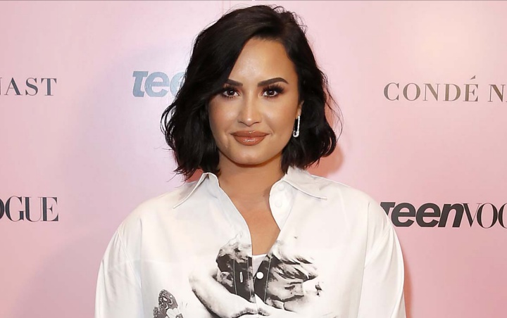 Demi Lovato Bikin Heboh Gara-Gara Pamer Baby Bump, Bukti Sedang Hamil?