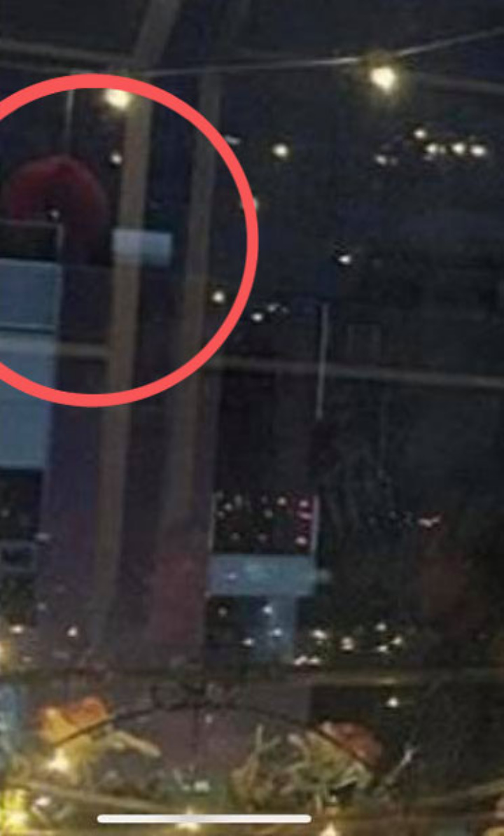 Sehun Foto Bareng Yoo Yeon Seok, Penampakan di Kaca Curi Fokus Diduga Member EXO Ini