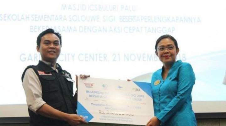 Istri Ari Askhara Saat Kegiatan Sosial