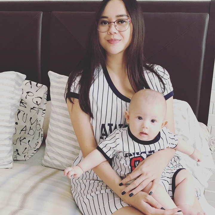 Aura Kasih Rayakan Hari Ibu di Tengah Gonjang-Ganjing Keretakan Pernikahan