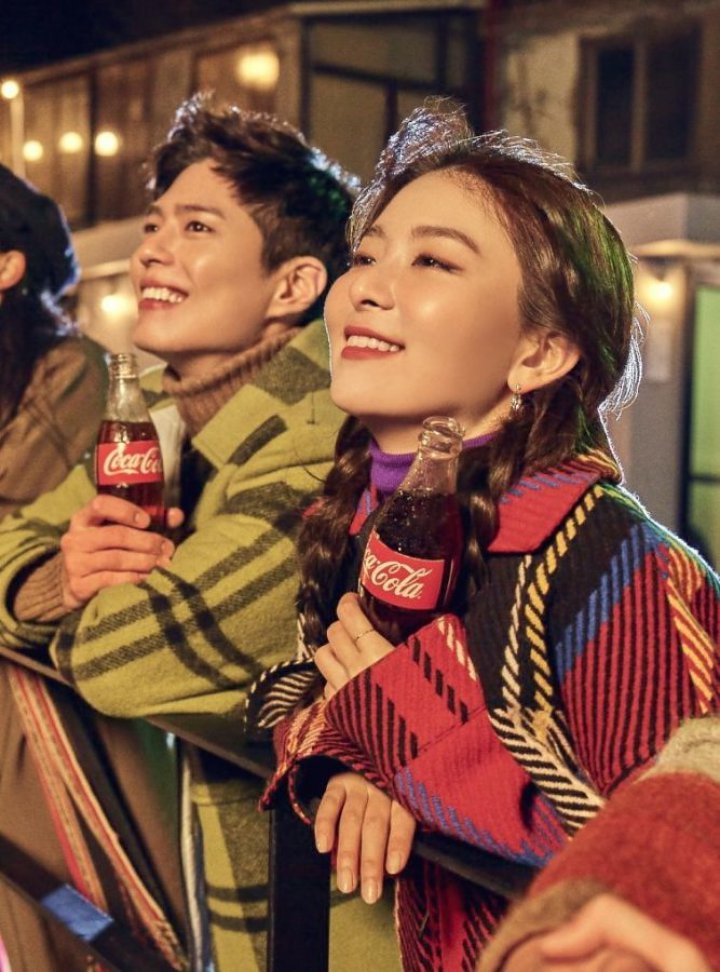 Park Bo Gum Dipasangkan dengan Member Red Velvet Ini di Iklan Coca-Cola