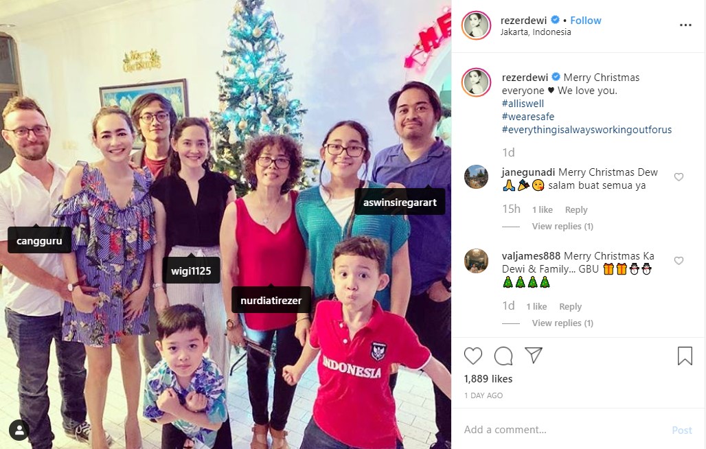 Potret Manis Dewi Rezer Saat Kekasih Bule Rayakan Natal Bersama Anak-Anaknya