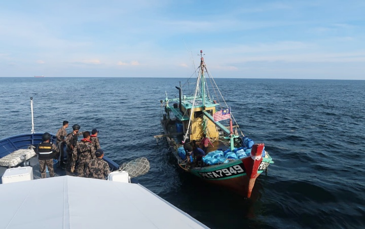 Buntut Edhy Tak Tenggelamkan Kapal Seperti Susi, Pencuri Ikan Pesta Pora