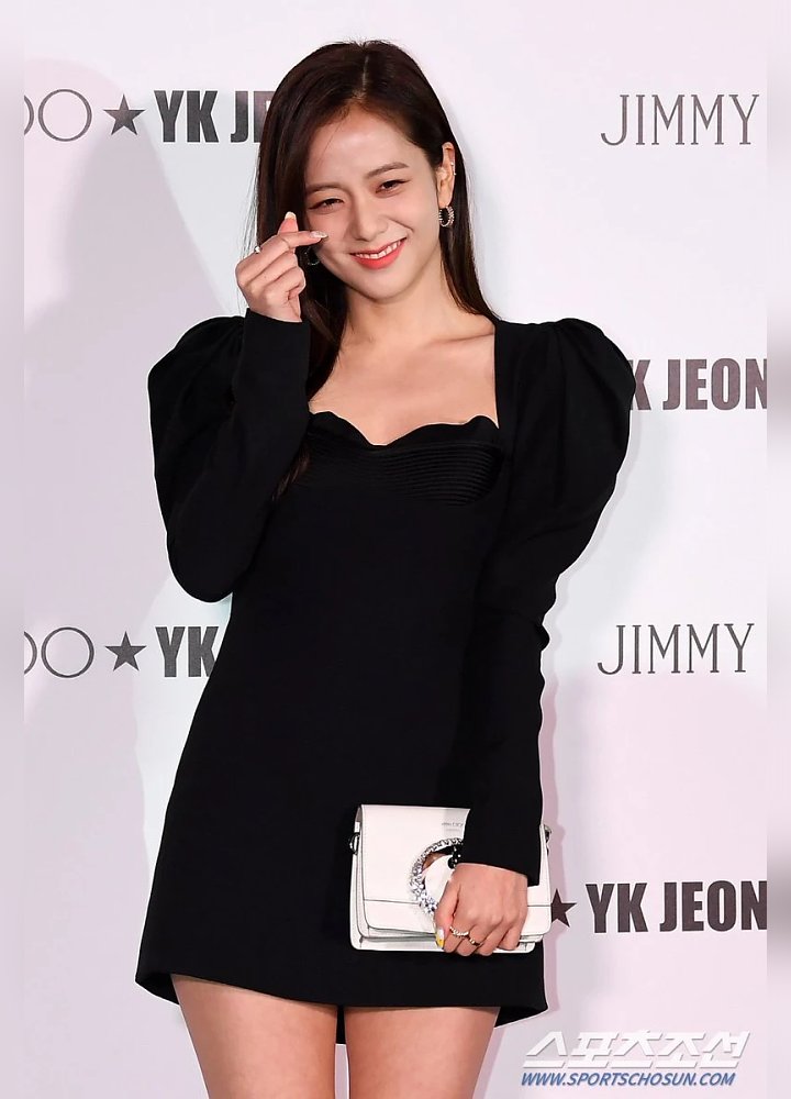 Jisoo BLACKPINK Cantik Banget di Event Terbaru, Cincin Kawin dari Jennie Jadi Sorotan 2