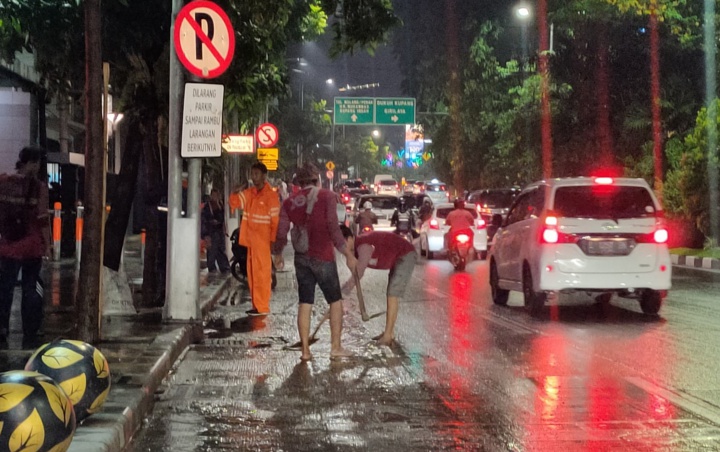 Banjir Surabaya Bisa Surut Dalam 2 Jam, Ini Sebabnya
