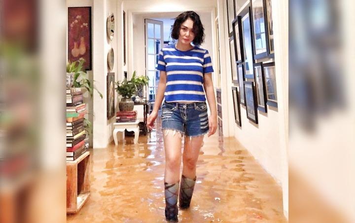 Yuni Shara Bahas Foto Viral Kece Ala 'Ratu Banjir', Fakta Asli Hingga Usia Sepatu Boots Bikin Cegek