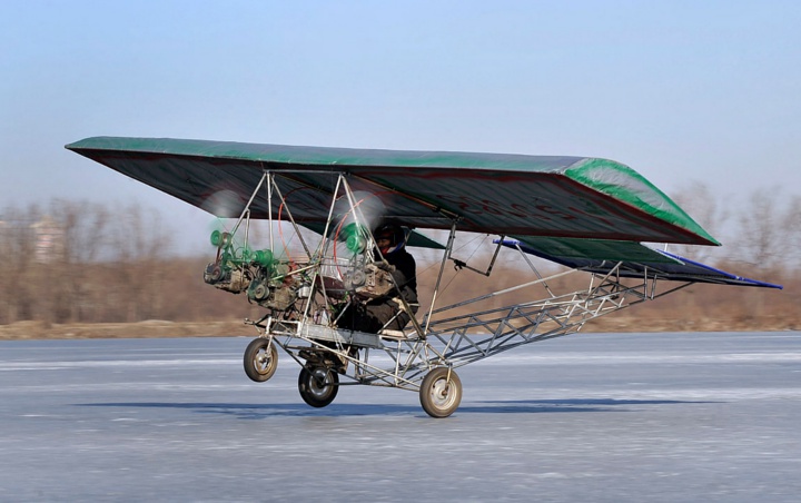 Luar Biasa! Tak Lulus SD, Pria Ini Sukses Bikin Pesawat Terbang Dari Bahan Rongsokan