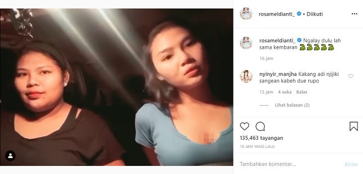 Kaus Rosa Meldianti Sengaja Digunting Agar Terlihat Seksi?