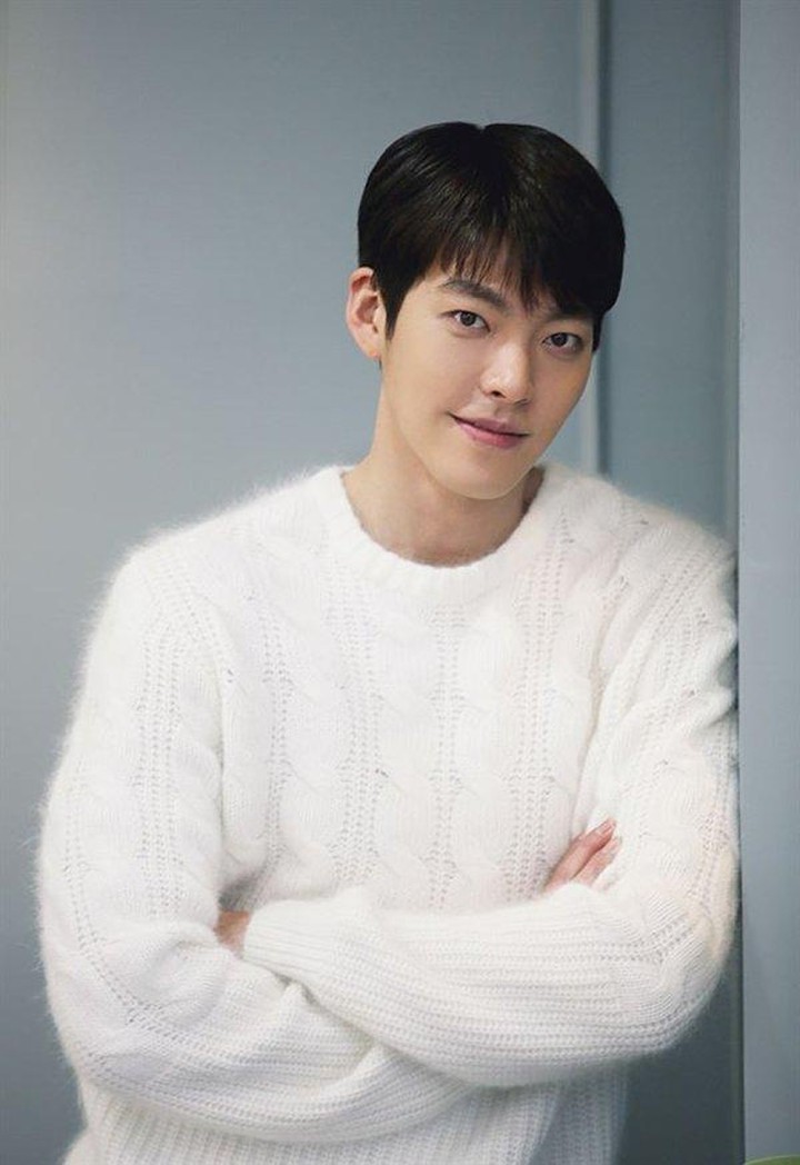 Foto Perdana Kim Woo Bin Pasca Gabung Agensi Shin Min A, Makin Ganteng?
