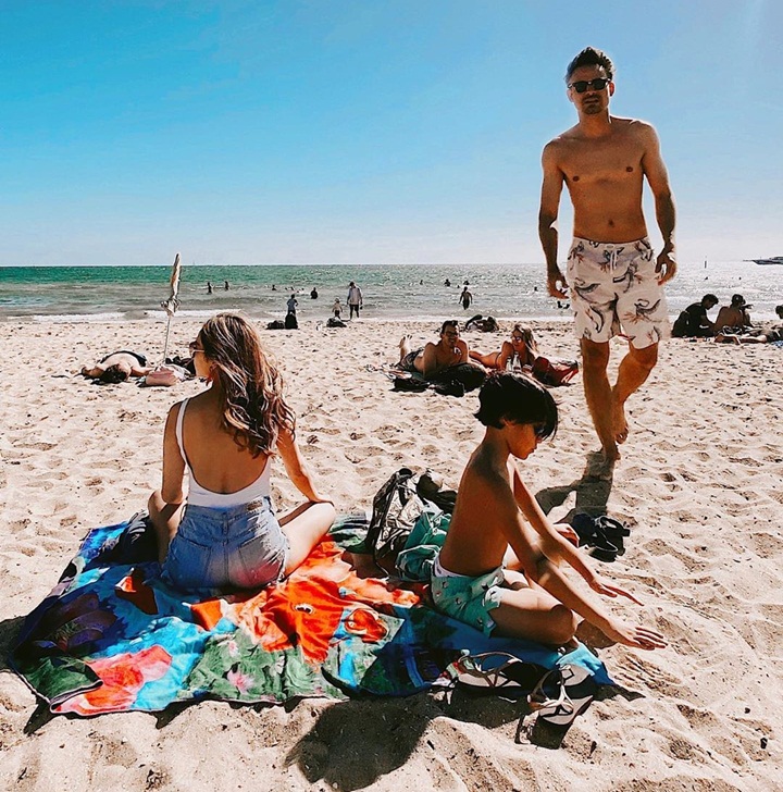 Nikmati Keindahan Pantai di Melbourne Sambil Berjemur