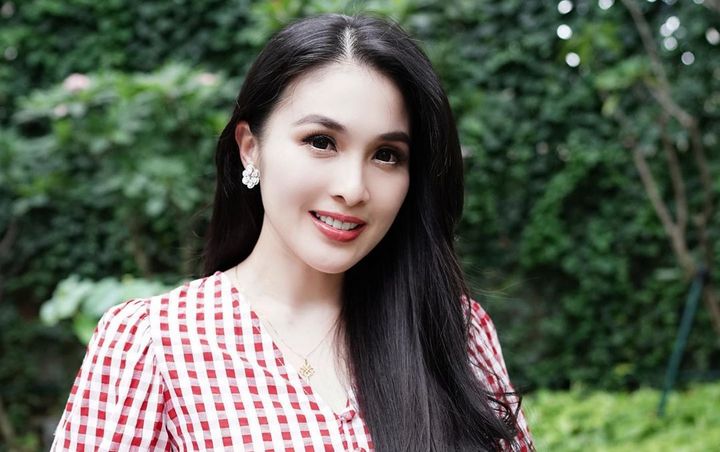 Sandra Dewi Main ke Mall Bareng Anak, Lirikan Mata Putra Kedua Disorot