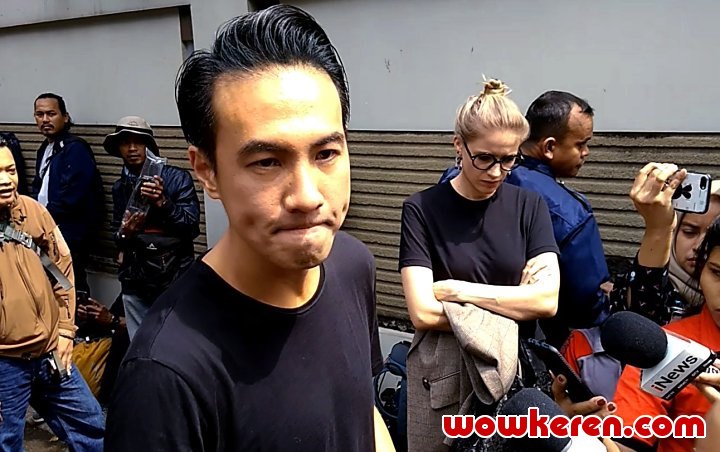Daniel Mananta Melayat ke Rumah Duka BCL dan Ashraf Sinclair di Pejaten, Jakarta