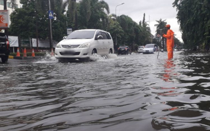 Viral Tips Praktis Cegah Air Banjir Masuk Rumah, Tak Butuh Biaya Besar