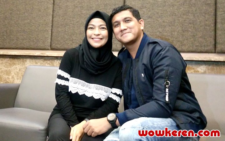 Tantri Kotak dan Suami Saat Jumpa Pers di RS Mayapada Lebak Bulus